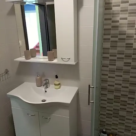 Flora Apartman