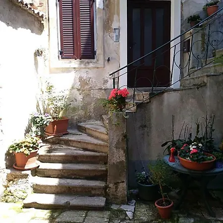 Διαμέρισμα Flora
