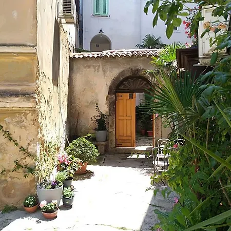 Flora Διαμέρισμα Lovran